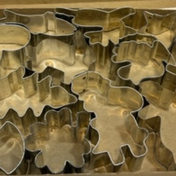 VTG Cookie Cutters (12) Made Of Metal For All Party Occasions ORIGINAL Box - Picture 5 of 5